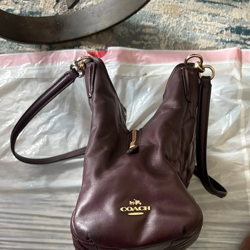 Elegant Quilted Brown Handbag - Picture 4 of 5